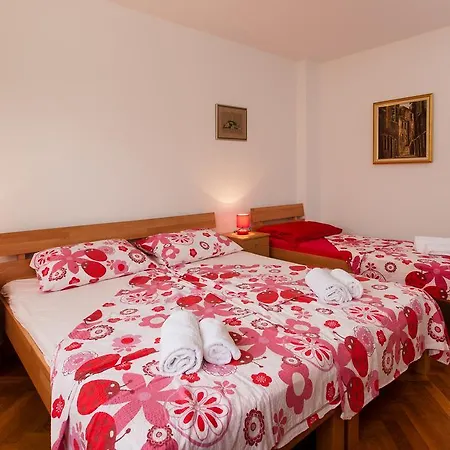 Апартаменти Petra