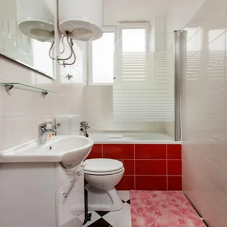 Апартаменти Petra *