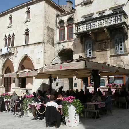 Апартаменти Petra